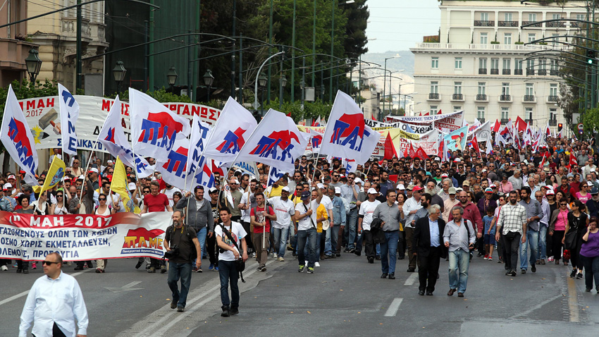 Демонстранти свързани с гръцки комунистически профсъюз щурмуваха министерството на труда