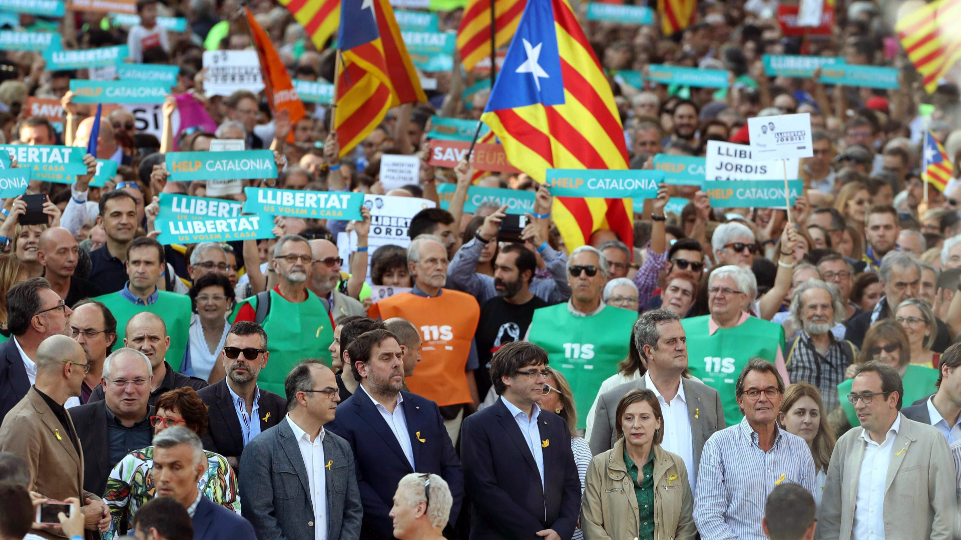 Премиерът на Каталуния Карлес Пучдемон и членове на регионалното правителство