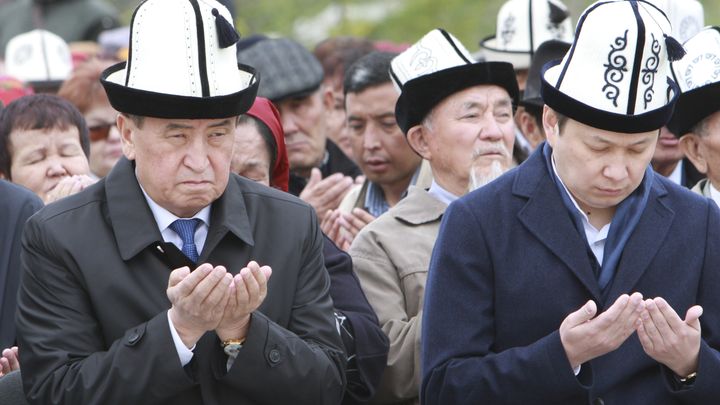 Парламентът на Киргизстан гласува днес недоверие към правителството оглавявано от