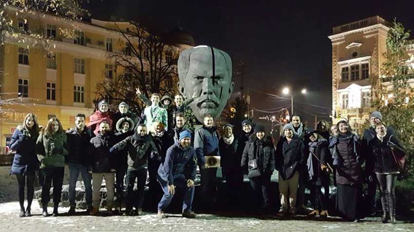 Kopshti “Kristal” në afërsi me statujën e Stefan Stambollovit. Foto: thenewsofiapubcrawl.com
