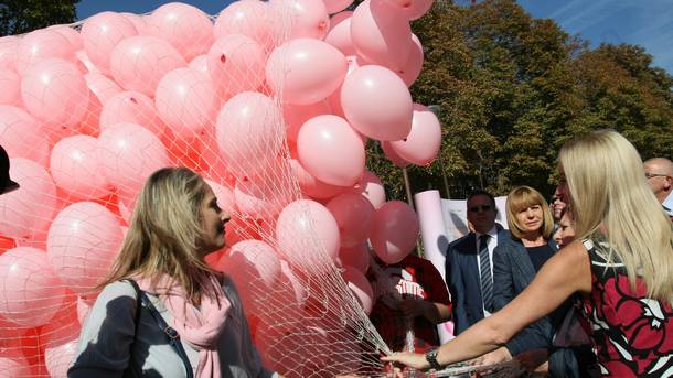 Стотици балони полетяха над София в памет на загубилите битката