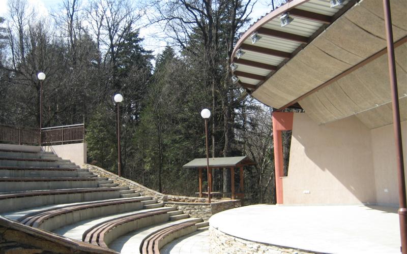 Новоизграденото лятно кино в курортния град Вършец