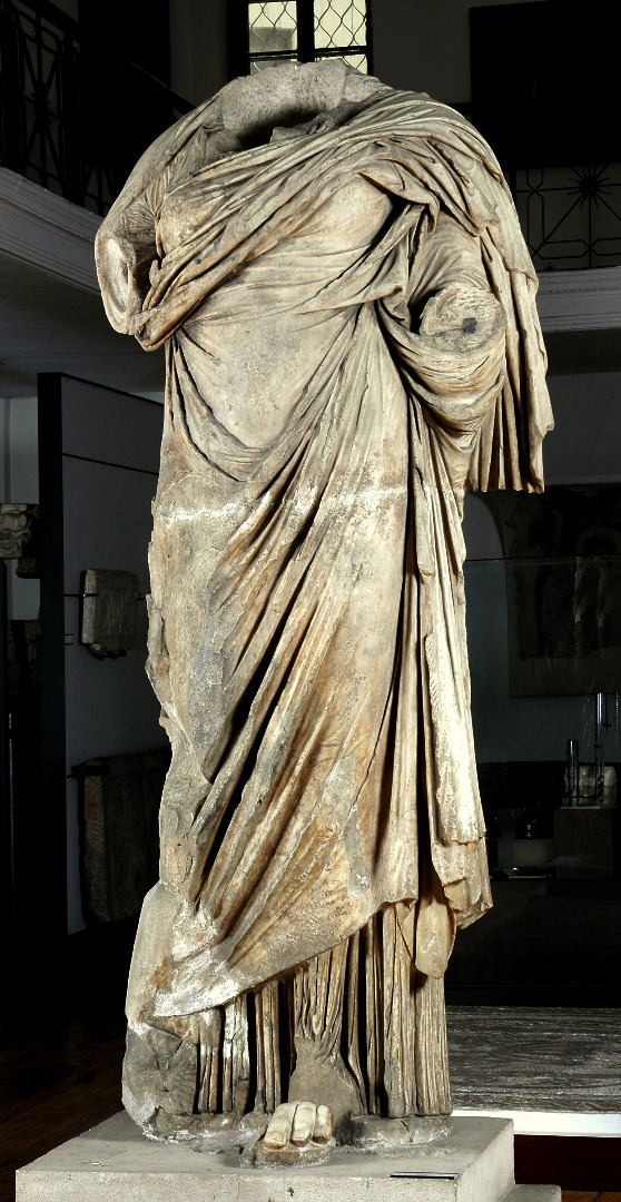 Мраморната статуя на богинята на щастливата съдба - Фортуна от Улпия Ескус. Снимка: НАИМ при БАН
