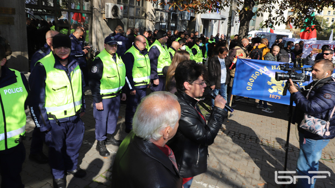 Протест на медиците пред сградата на Министерство на здравеопазването