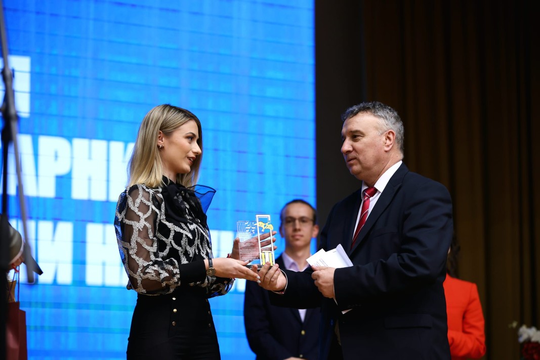 Антонина Лозанова печели приза