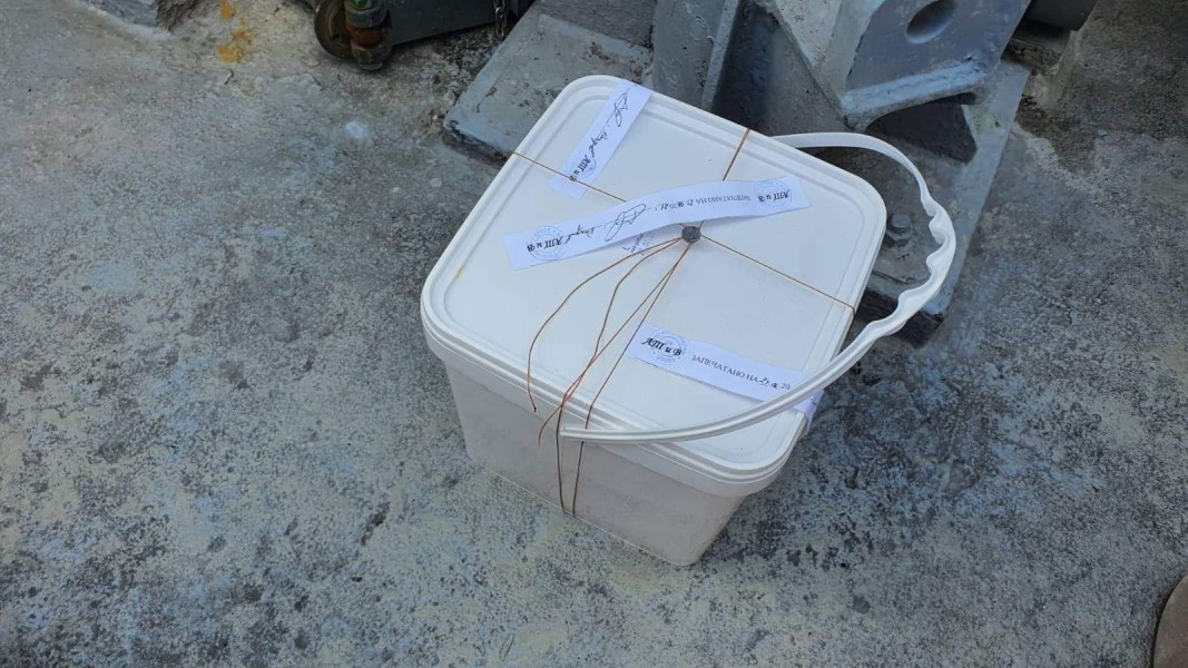 Контейнетърт, в който е черната кутия на самолета