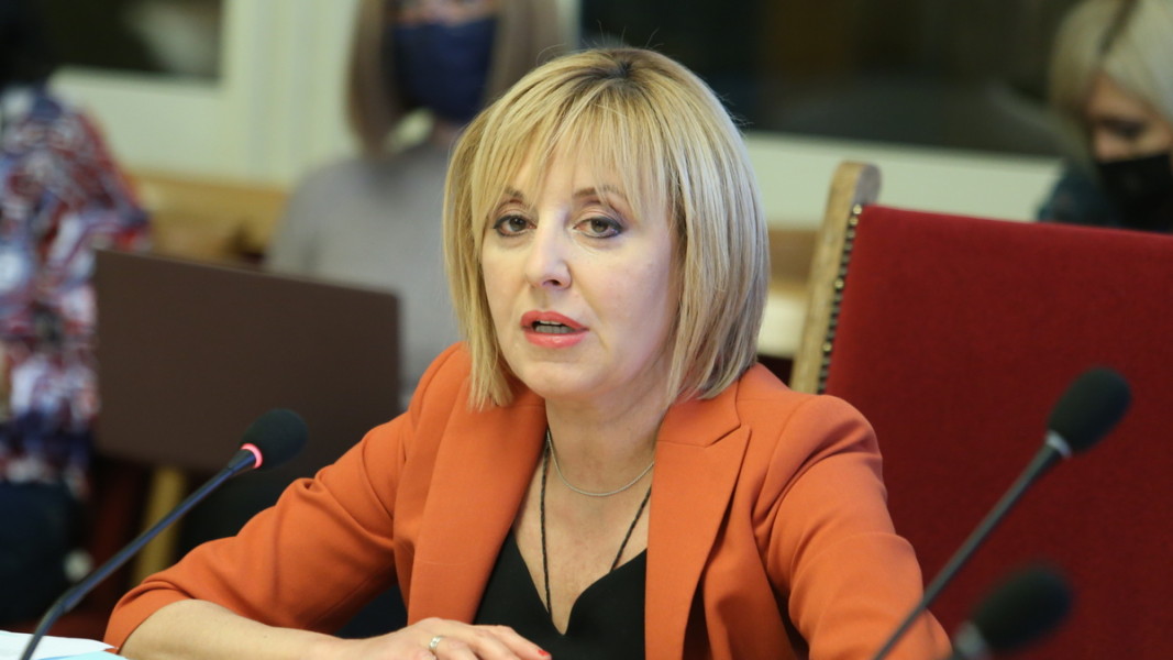  Мая Манолова 