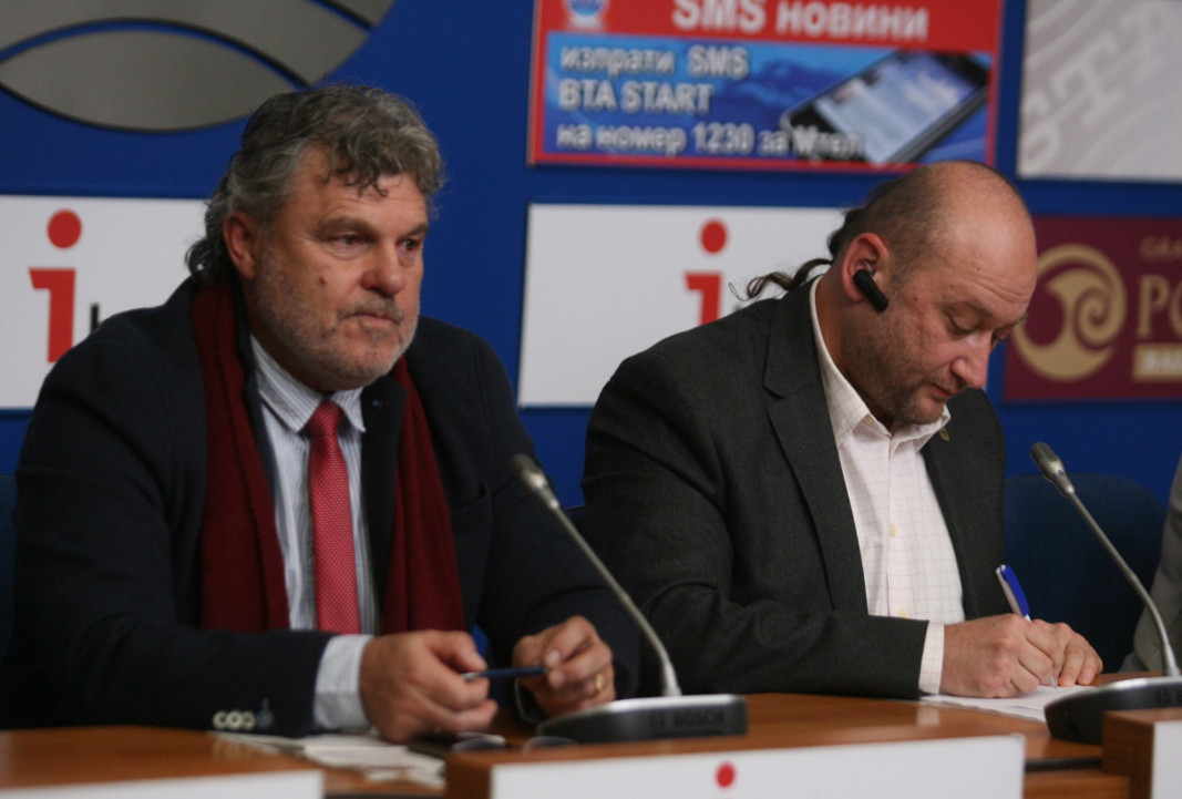 Йонко Иванов (вляво)