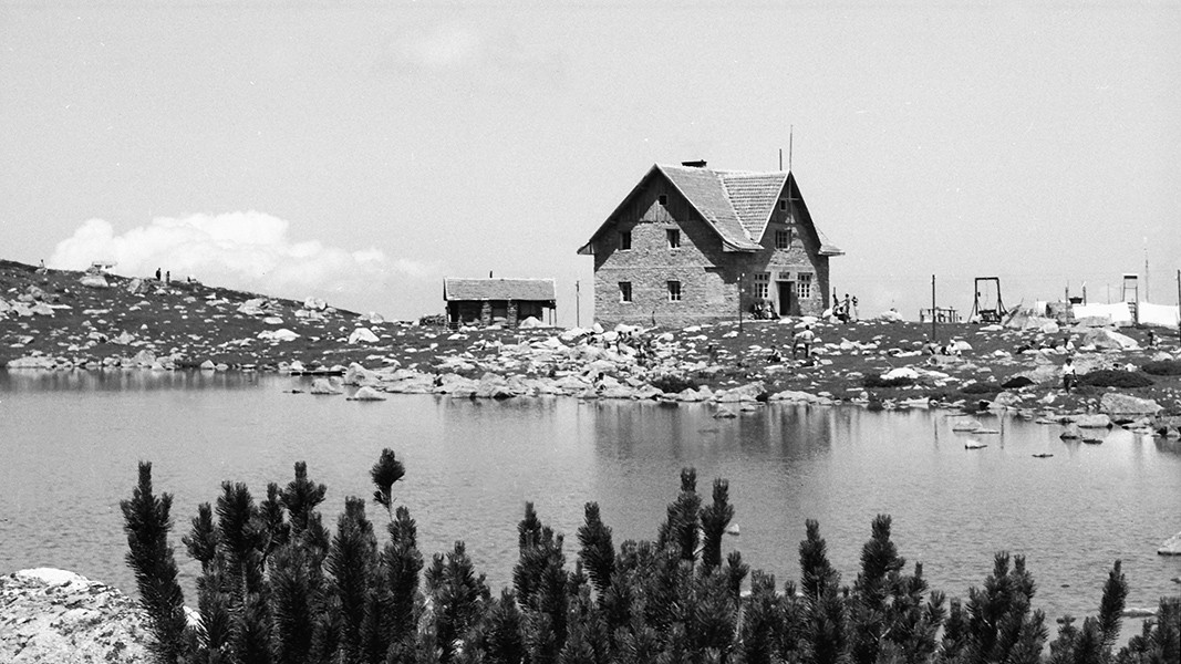 Musala mountain hut by the shore of the 7th Musala lake on Musala peak in Borovets, 5 August, 1957, Pressphoto BTA