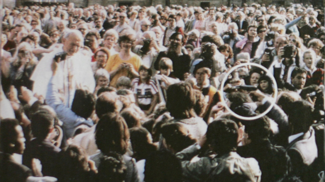 Моментът на стрелбата срещу папата  Снимка: БГНЕС, архив
