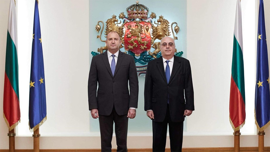 Посланик Армен Едигарян и президентът на България Румен Радев