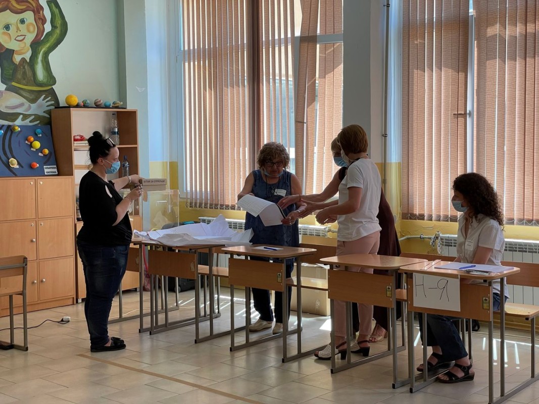 Гласуването в 54-та СИК във Враца
