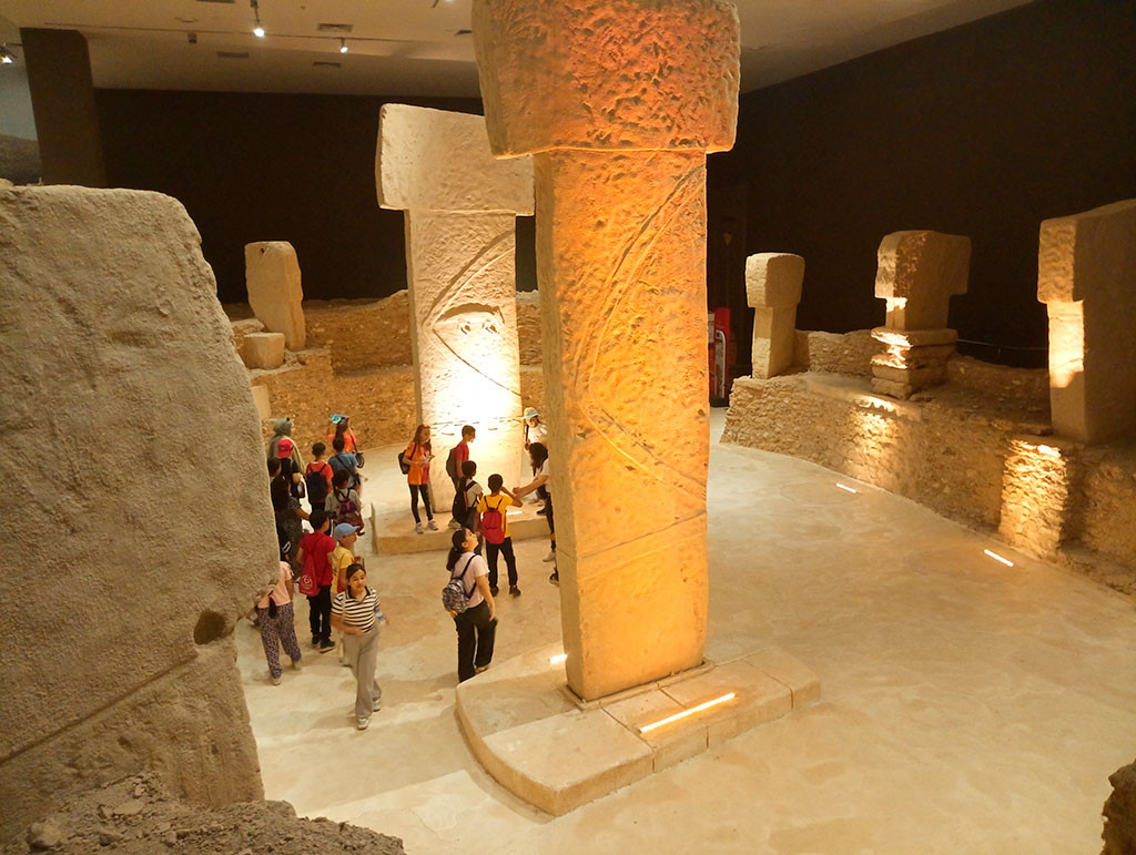 В Археологическия музей в град Шанлъурфа може да се види модел на Гьобекли тепе, пресъздаден в реален размер, сред който посетителите могат да се разходят.