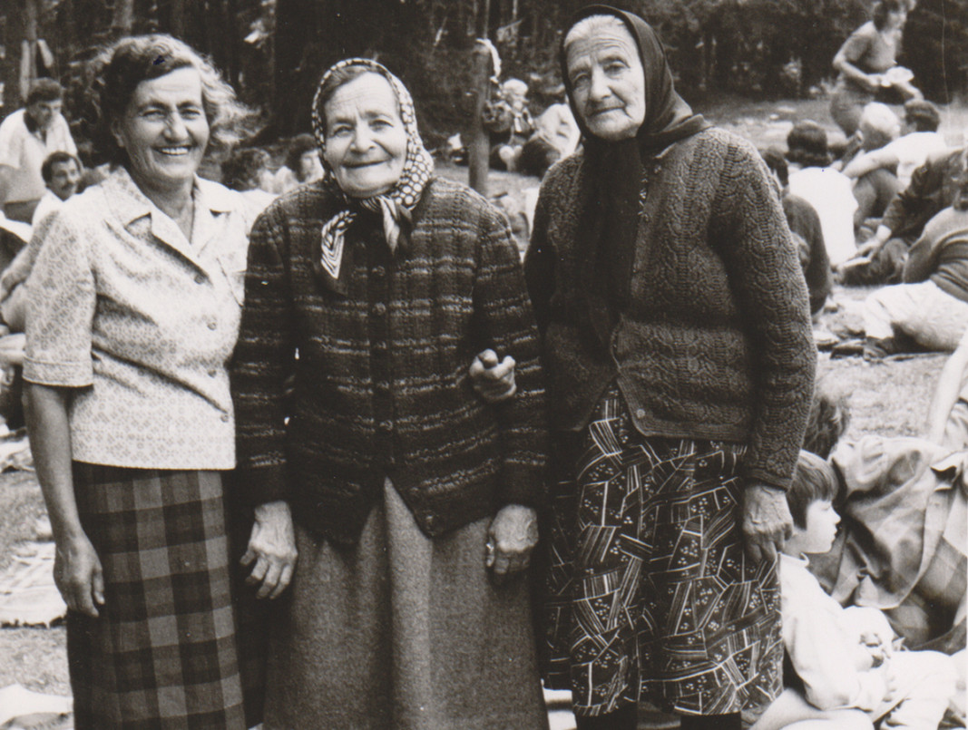 Певиците сестри Маринови – Слава, Мария, Галина, снимката е направена през 1989 г. на Рожен   Снимка: личен архив