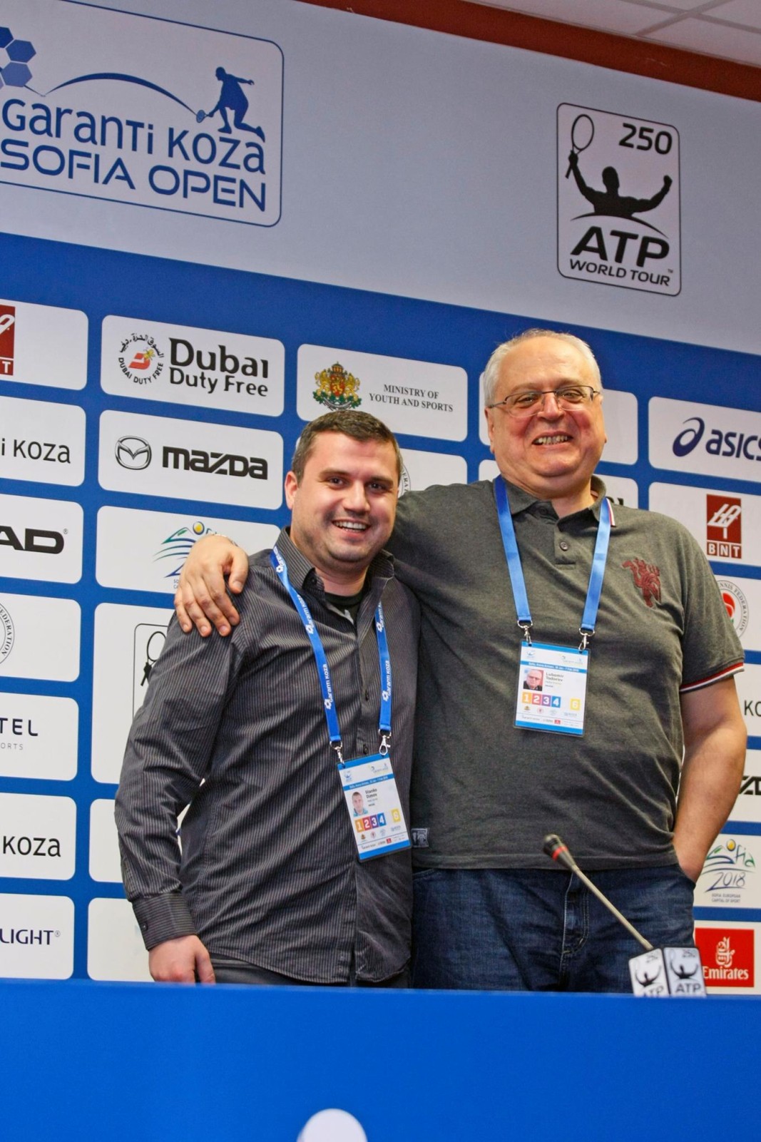 Станко Димов (вляво) и Любомир Тодоров в пресцентъра на АТР 250 турнира в София през 2016 г.