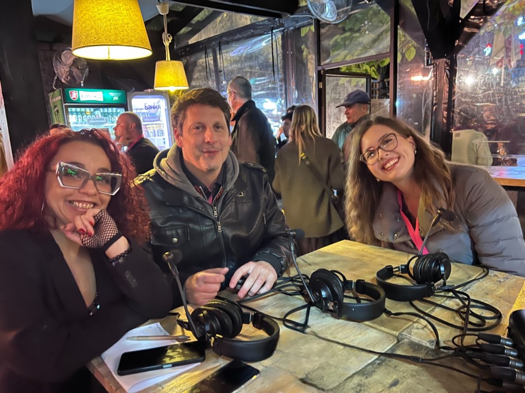 :Мартън Нарей(в средата)