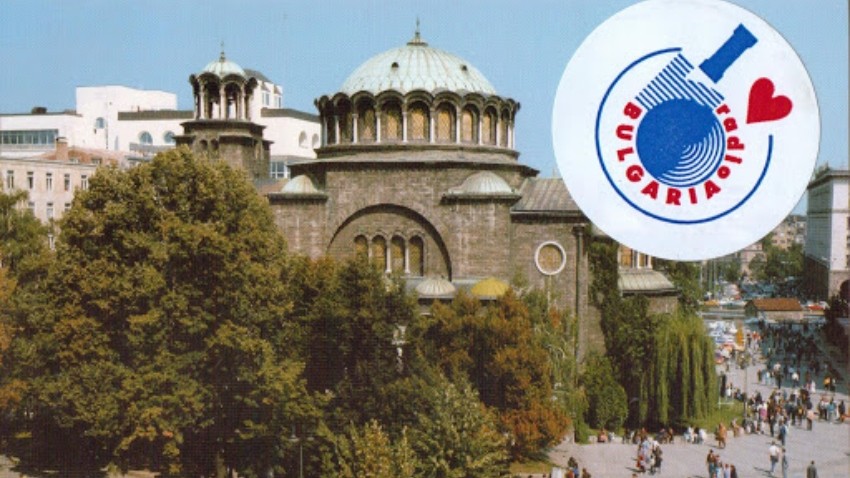Една от пощенските картички на Радио България до слушателите му по света