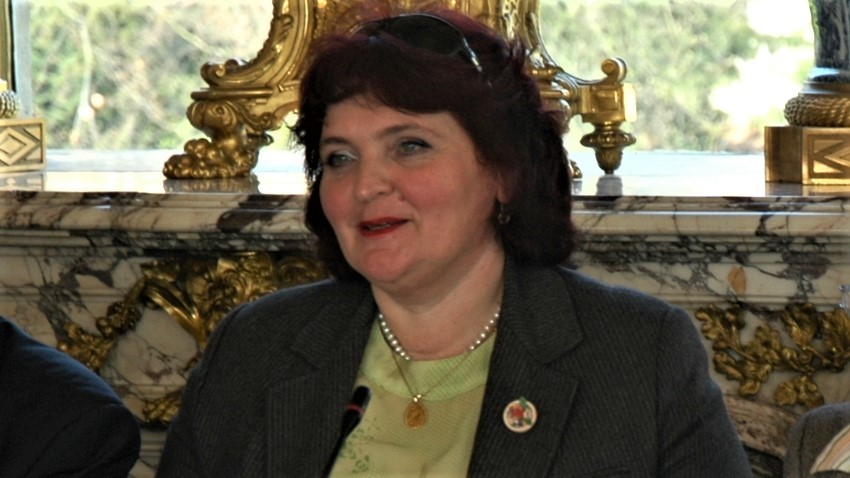 Sonia Vasséva /représentante de Radio Bulgarie/ lors d'une discussion publique à Versailles, 2009.