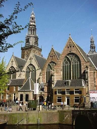 Оуде керк – старата църква в центъра на Амстердам   Снимка: личен архив Магдалена Гигова