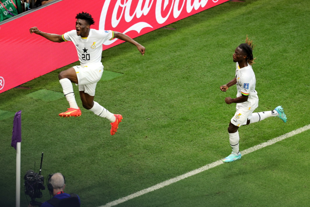 Кудус (№20) се радва на втория си гол за Гана.