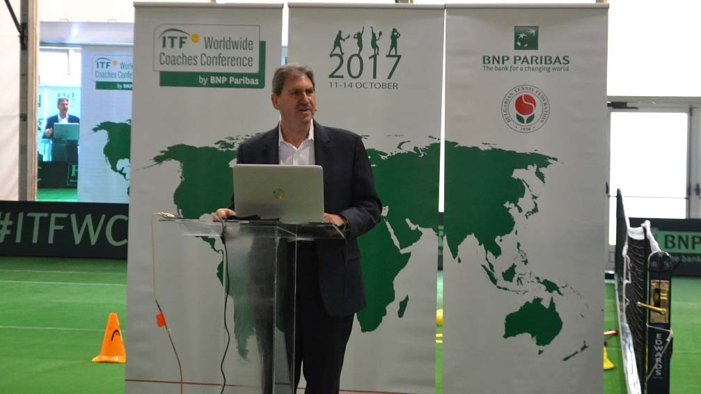 Президентът на Световната тенис федерация (ITF) Дейвид Хагърти идва на