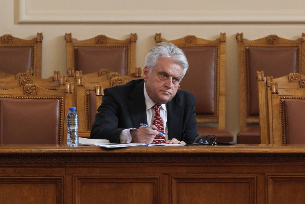 Вътрешният министър Бойко Рашков преди изслушването в парламента.