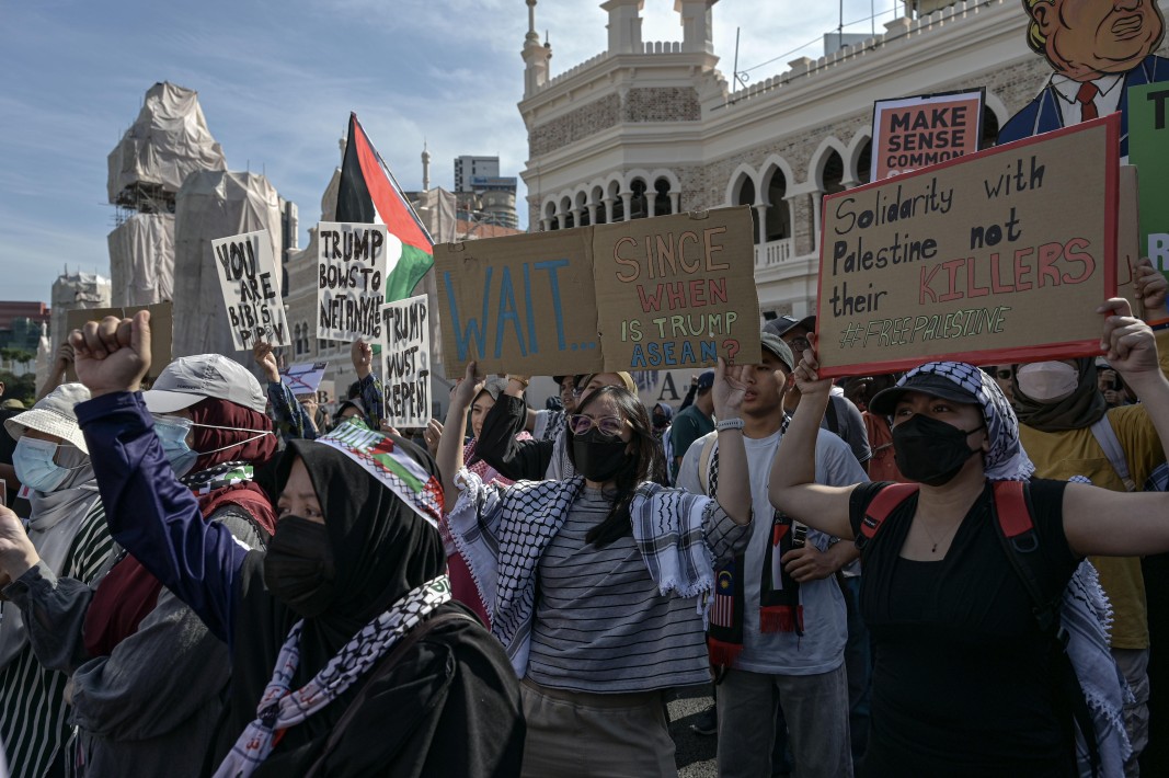 Протест в Куала Лумпур срещу визитата на Тръмп
