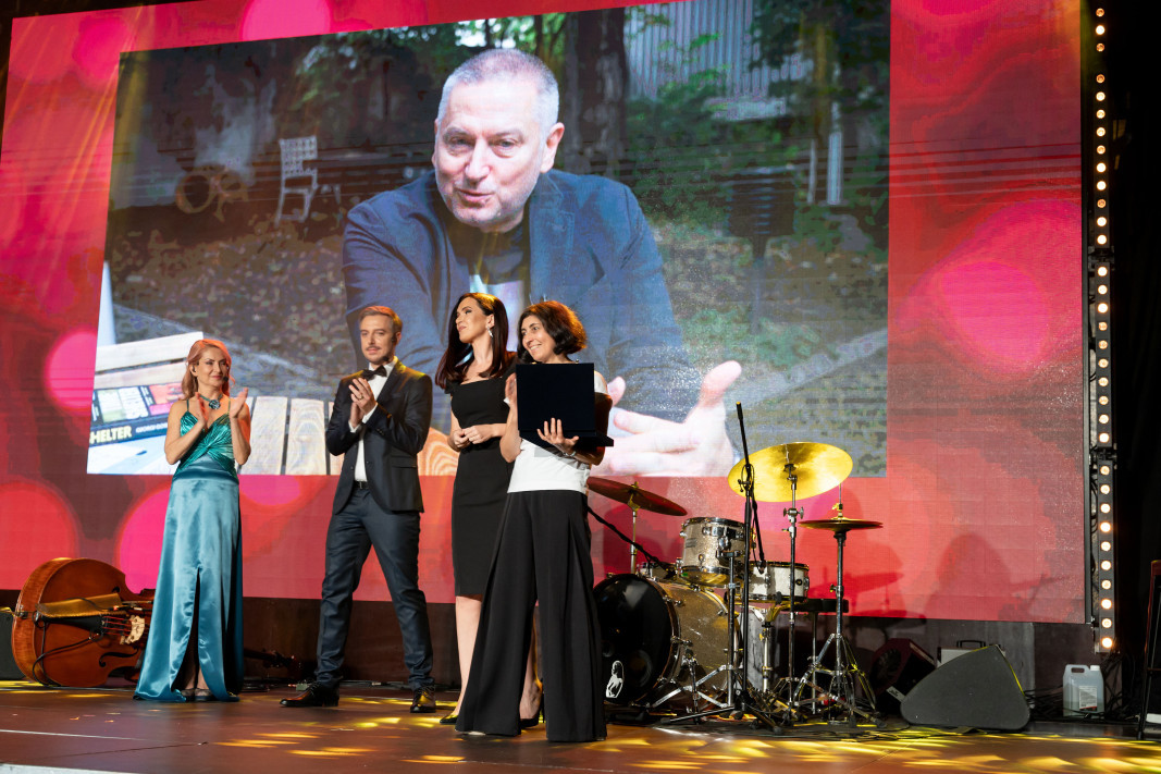 Кристина Газиева връчи специалната награда на bTV