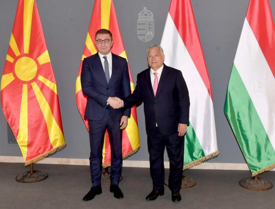 Hristijan Mickoski y Viktor Orbán  (mayo de 2025)