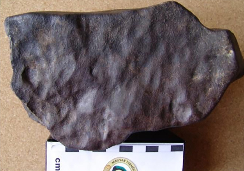 Un trozo del meteorito que se guarda en el Museo de Historia Natural de Budapest