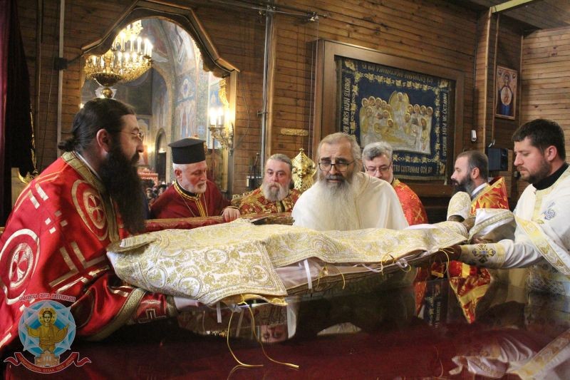Преобличане мощите на свети крал Стефан Милутин в митрополитския храм в София