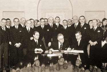 Подписване на Пакта Рьорих на 15 април 1935 във Вашингтон