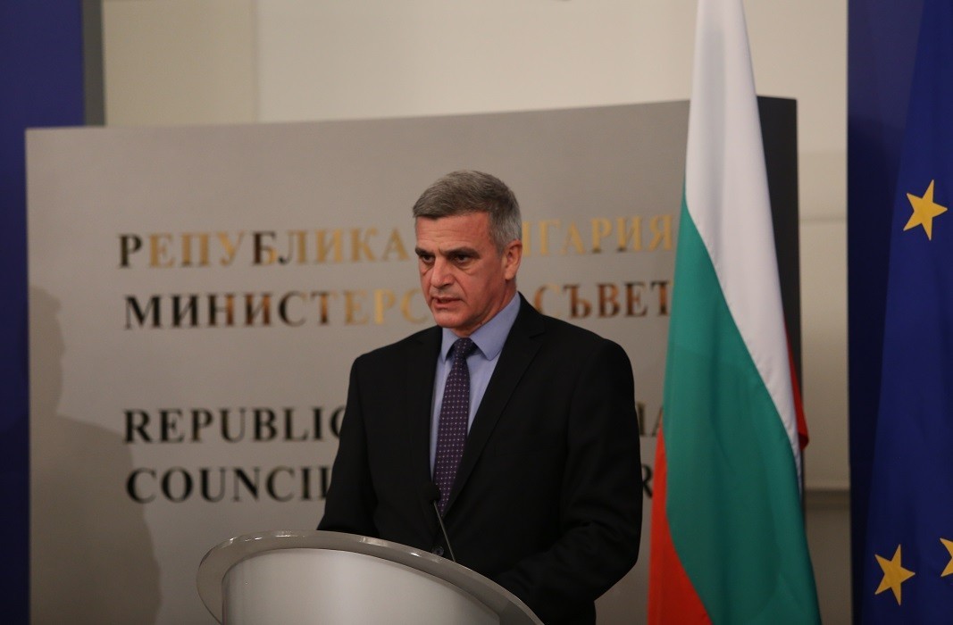El primer ministro búlgaro, Stefan Yanev