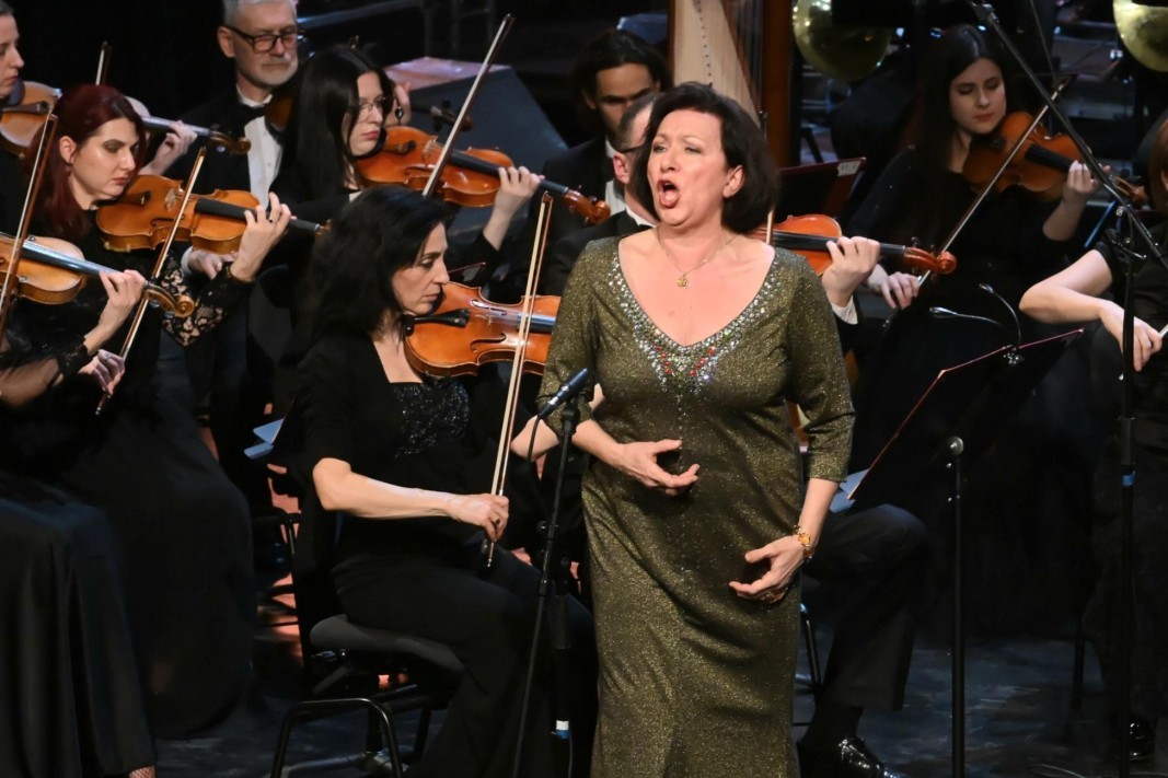 Красимира Стоянова със  Симфоничния оркестър на БНР