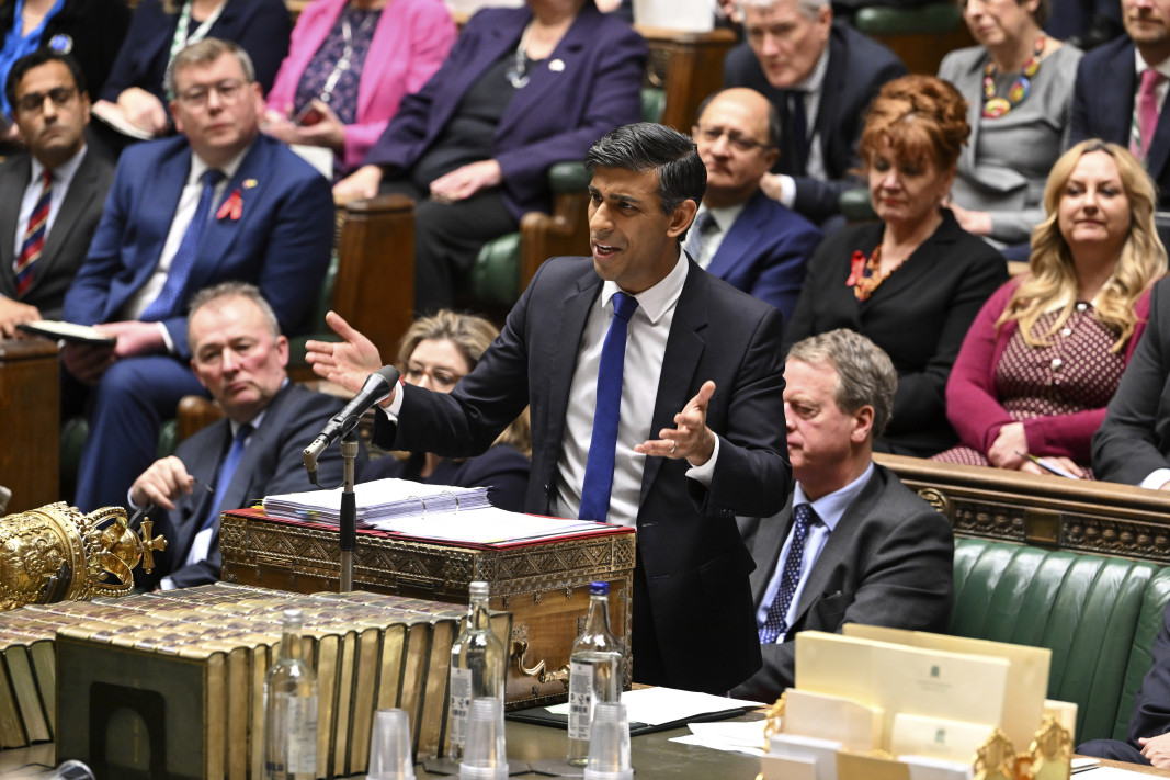 Премиерът на Великобритания Риши Сунак по време на сесията на въпросите на министър-председателя в Камарата на общините, Лондон, 29 ноември 2023 г.