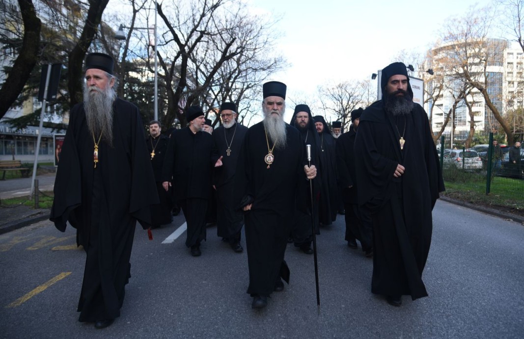 Свещеници от СПЦ водят протест в Подгорица