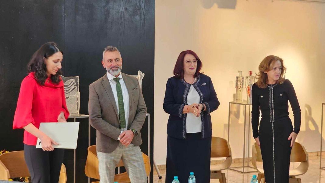 Rajna Manxhukova me zëvendësministrin Kalin Veljov