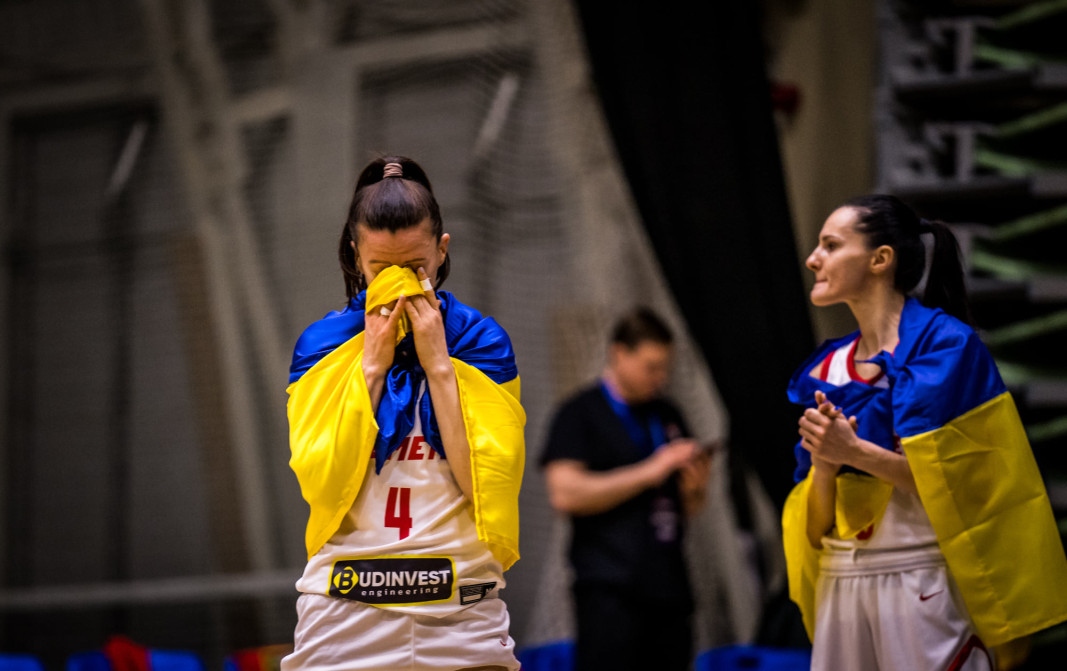 Баскетболистките на Прометей в сълзи заради войната