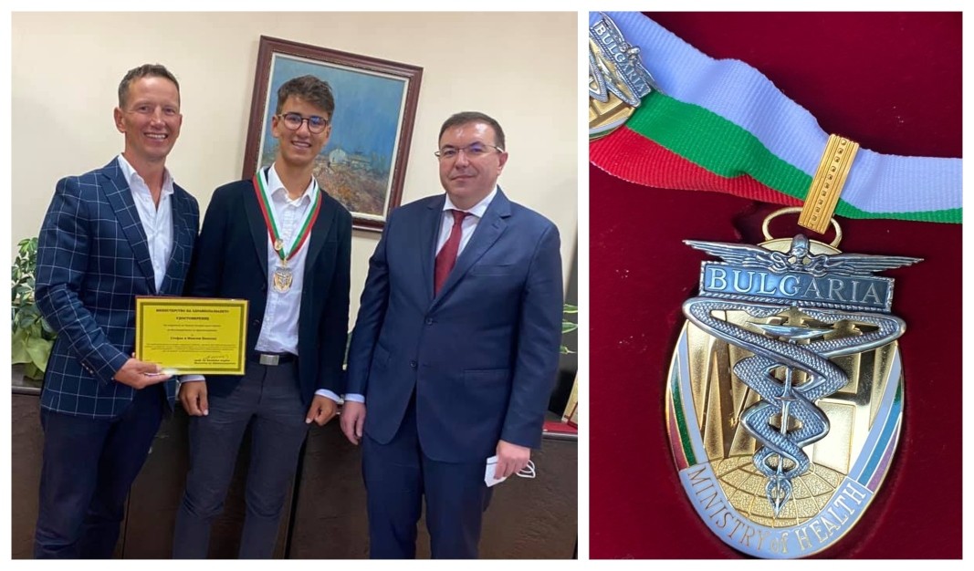 Por el heroísmo y el coraje demostrados en la travesía trasatlántica en apoyo de la donación y el trasplante de órganos, Stefan y Maxim Ivanov fueron galardonados con la Insignia Honorífica de Oro de 1er grado del Ministerio de Sanidad de Bulgaria.