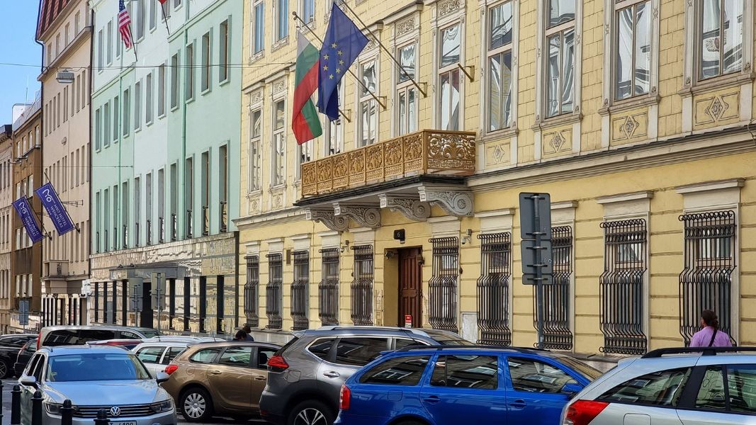 Посолството ни в Прага