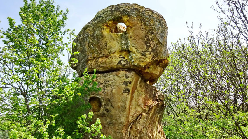 L'omnivoyant, Névestino, région de Kustendil, figure antropomorphe