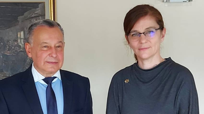 Teodora Genchovska y el embajador de Ucrania, Vitaly Moskalenko