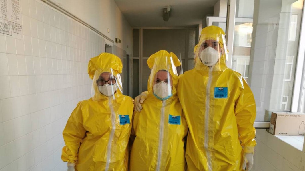 Лекари на първа линия в лекуването на Covid-19