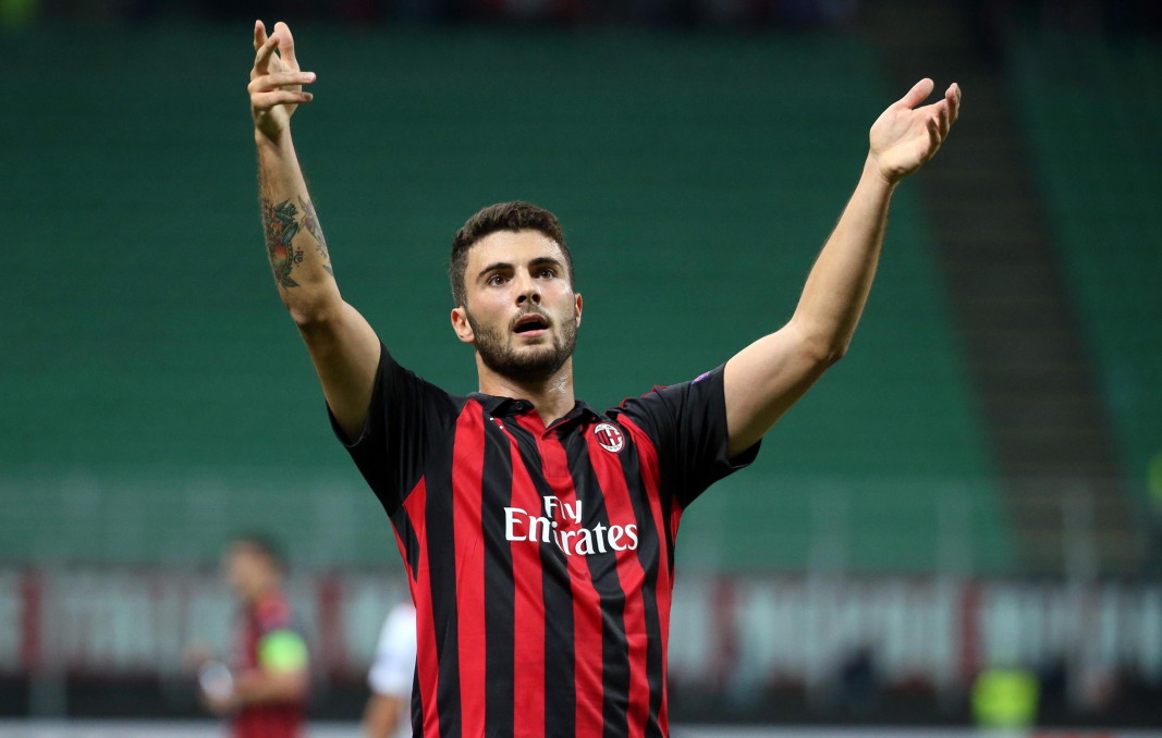 Милан удължи договора с нападателя Патрик Кутроне, според Calciomercato. Новото