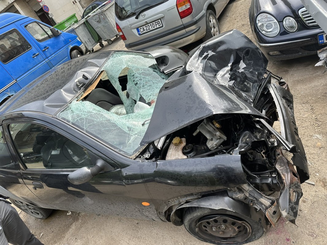 Автомобилът от катастрофата с две жертви на бул.
