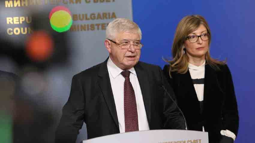 Sağlık Bakanı Kiril Ananiev ve Dışişleri Bakanı Ekaterina Zaharieva