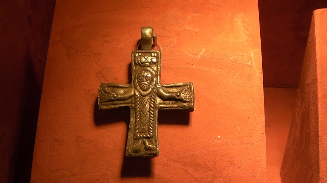 Християнски артефакти открити в гробовете на Микулчице.