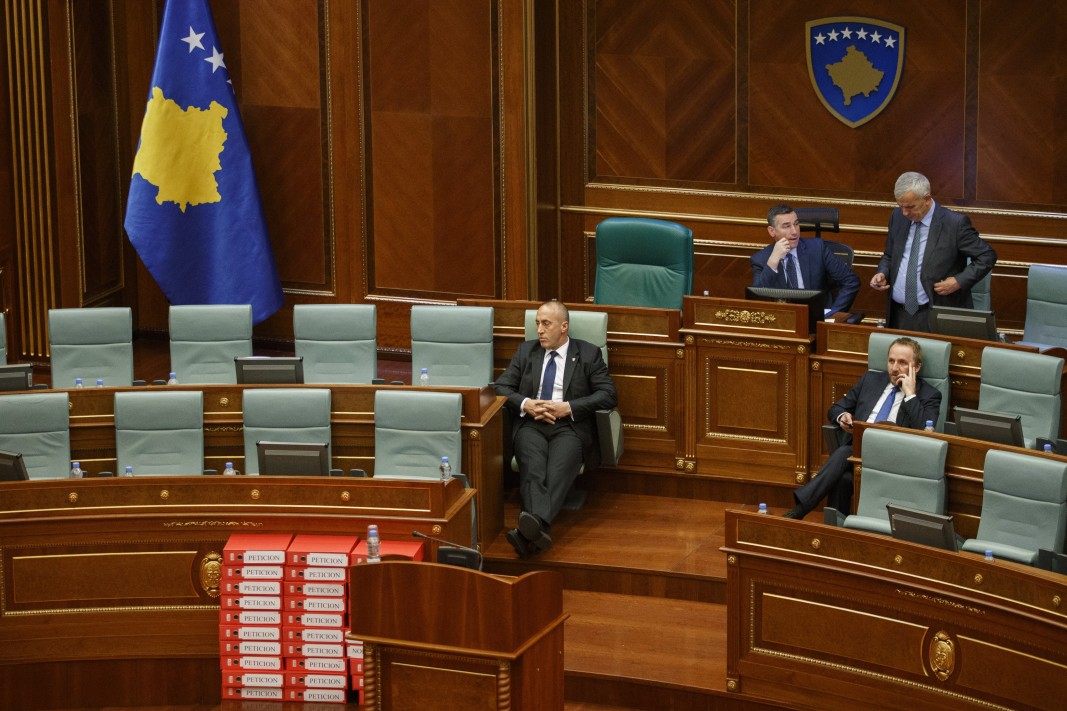 Две партии от управляващата коалиция в Косово ще помогнат на