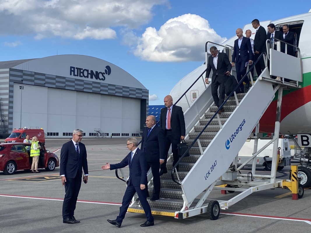 Българската делегация,водена от премиера Николай Денков пристигна в Литва за срещата на НАТО/Мира Стефанова