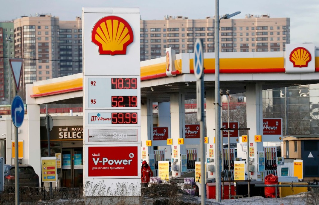 Бензиностанция на Shell в Санкт Петербург, Русия
